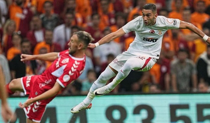 Hakim Ziyech dol op "Mama's food" (video)
