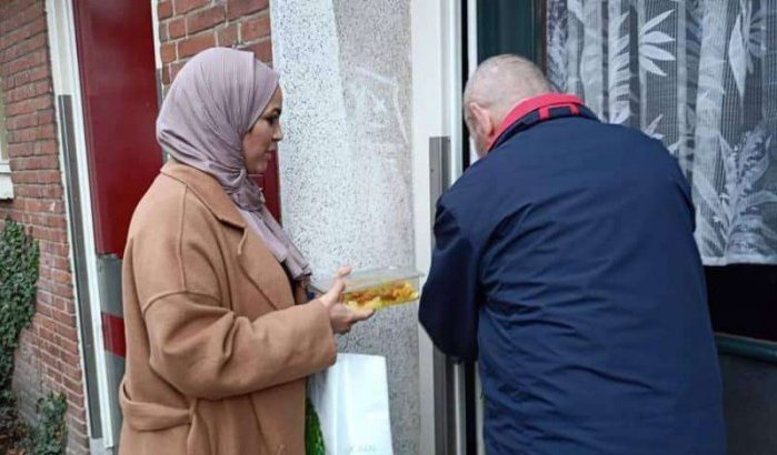 Amsterdamse buurtmoeder Ilhame: "Jongen reisde van Marokko naar Turkije en kwam te voet naar Nederland"