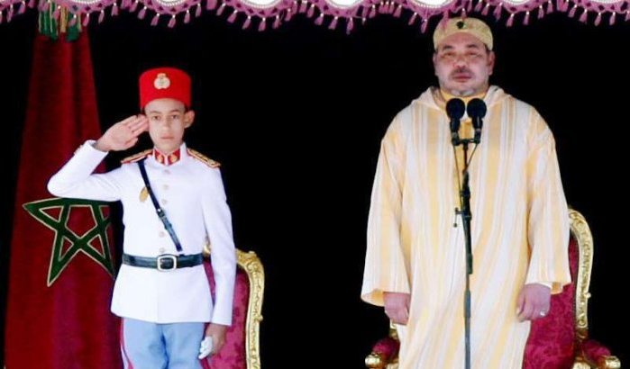 Kroonprins Moulay Hassan voor het eerst in legeruniform