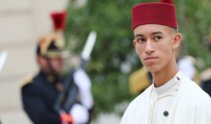 Kroonprins Moulay Hassan wijst handkus af
