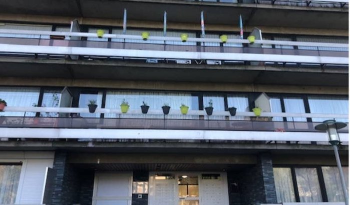 Khadija met huisuitzetting bedreigd door gedrag zoon in Molenbeek (video)