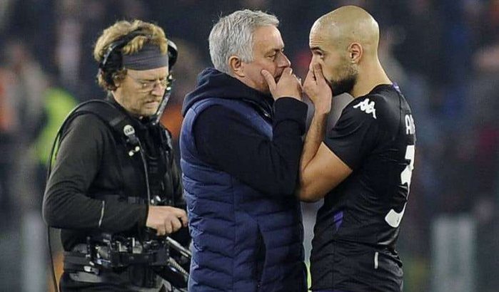Foto van Mourinho en Amrabat wakkert speculaties aan