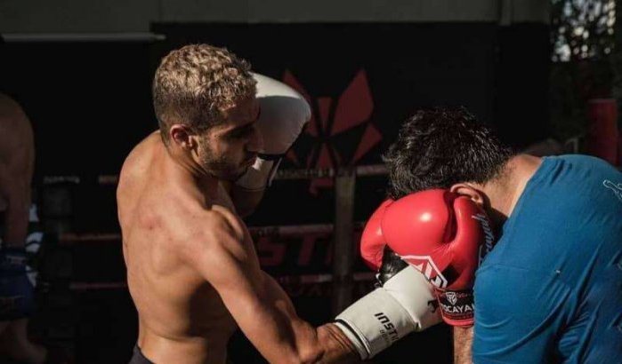 Marokkaanse bokser Hicham Boulahri vecht tegen Izat Zaki