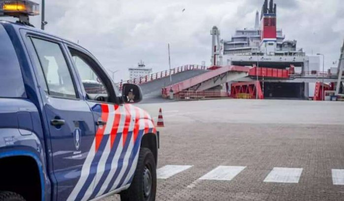Marechaussee vindt Marokkaanse verstekelingen in vrachtschip