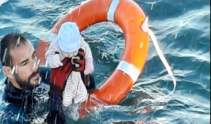Sebta: baby-reddende politieagent gaat viraal (video)