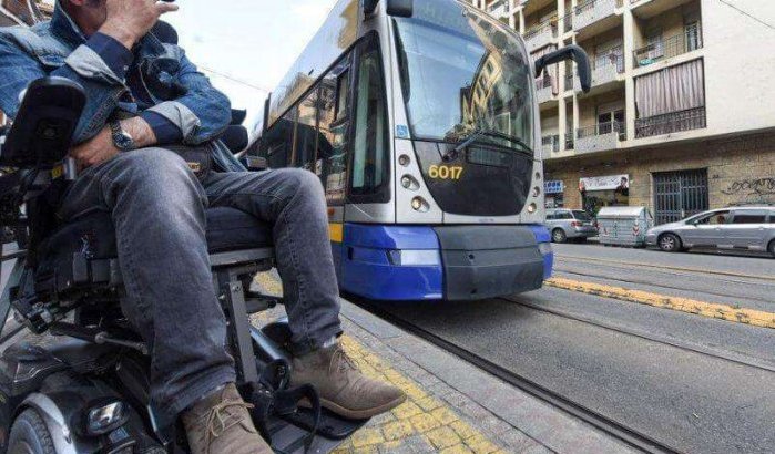 Bejaarde en verlamde Marokkaan mishandeld in tram in Italië