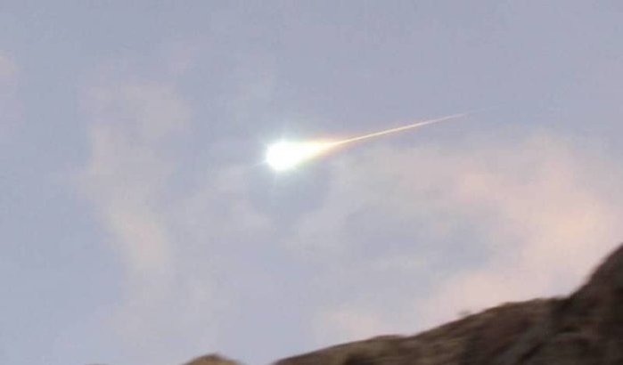 Vuurbal met 255.000 km/uur door Marokkaanse hemel (video)