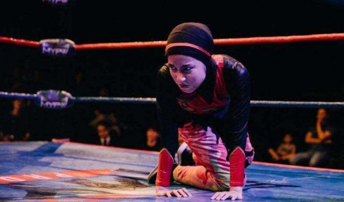 Phoenix, Maleisische worstelaarster in hijab (video)