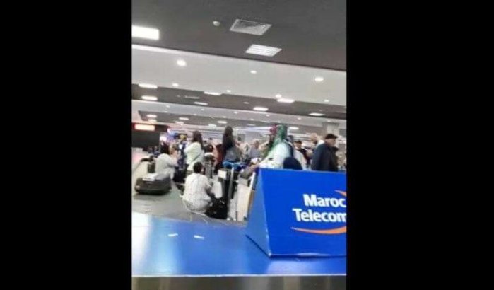 Woedende reizigers op luchthaven Casablanca (video)