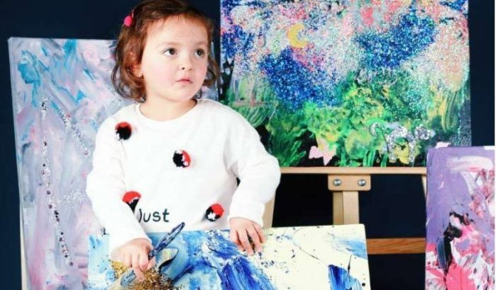 Khadija, pas 3 jaar en al een eigen expositie in Tanger