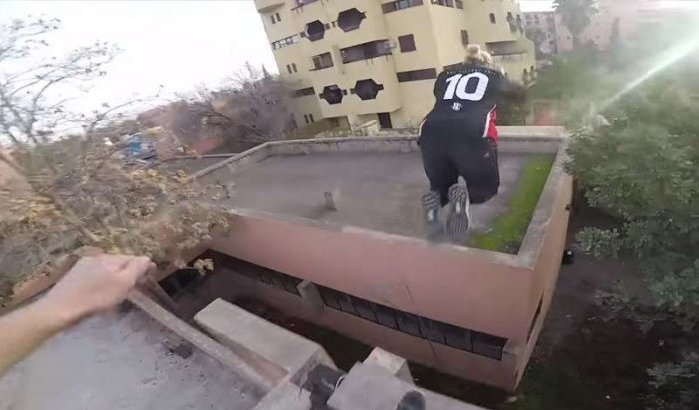 Indrukwekkende achtervolging op daken Marrakech (video)