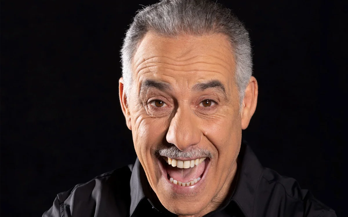 Boycot wint: Algerijnse komiek Abdelkader Secteur niet naar Marokko