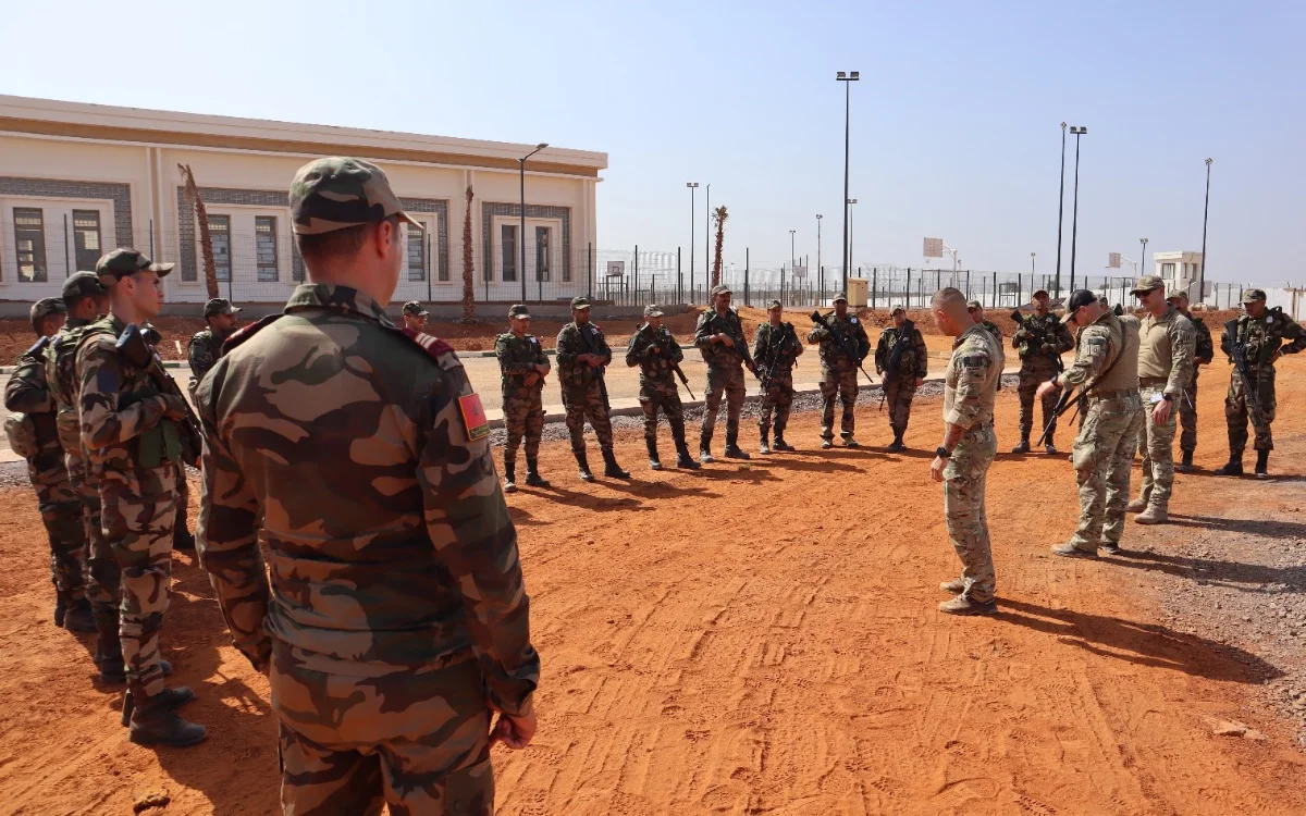 Marokkaanse en Belgische militairen oefenen samen: overleven in de vuurlinie