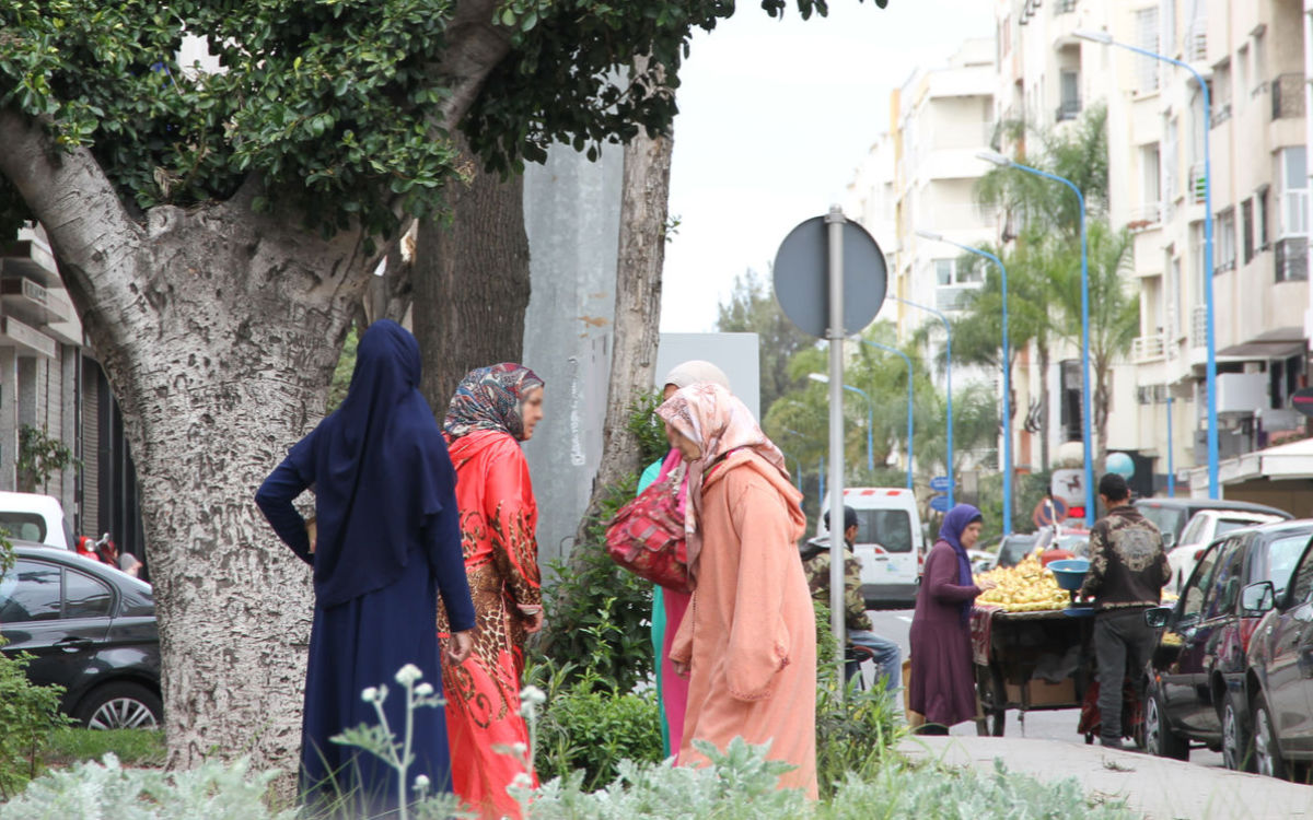 Politie grijpt in na video's van chaos in Tanger, treft dakloze moeders en kinderen aan 