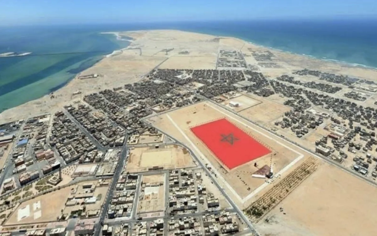 Marokko geeft Sahara parlement en regionale regering, behoudt defensie