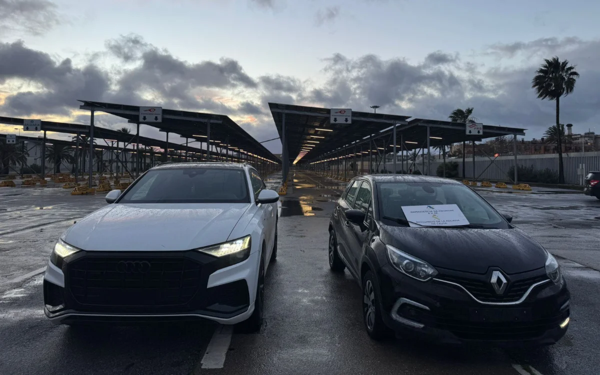 Omgekatte auto's uit Italië klemgezet aan grens Marokko