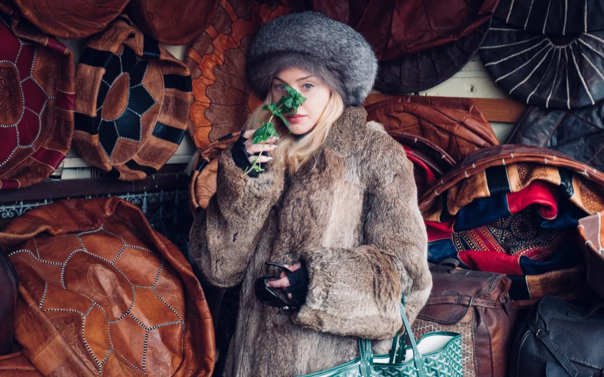 Madonna gespot in medina van Marrakech met shirt Achraf Hakimi