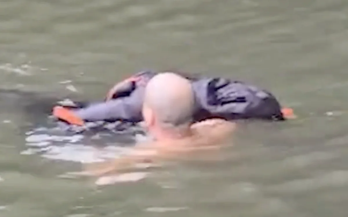 De nieuwe held van Brussel: Mahfoud duikt kanaal in en redt man van verdrinking