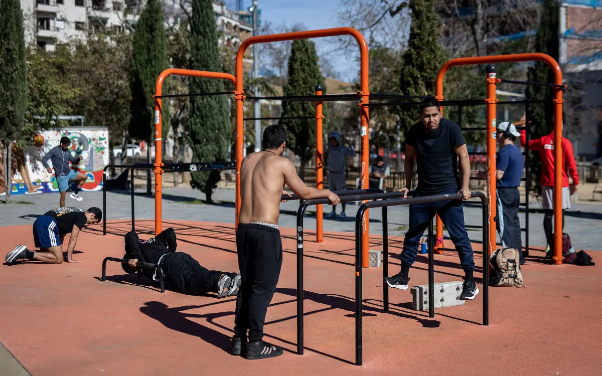 Marokkaan Hatim Azahri transformeert Barcelona wijk voor wijk