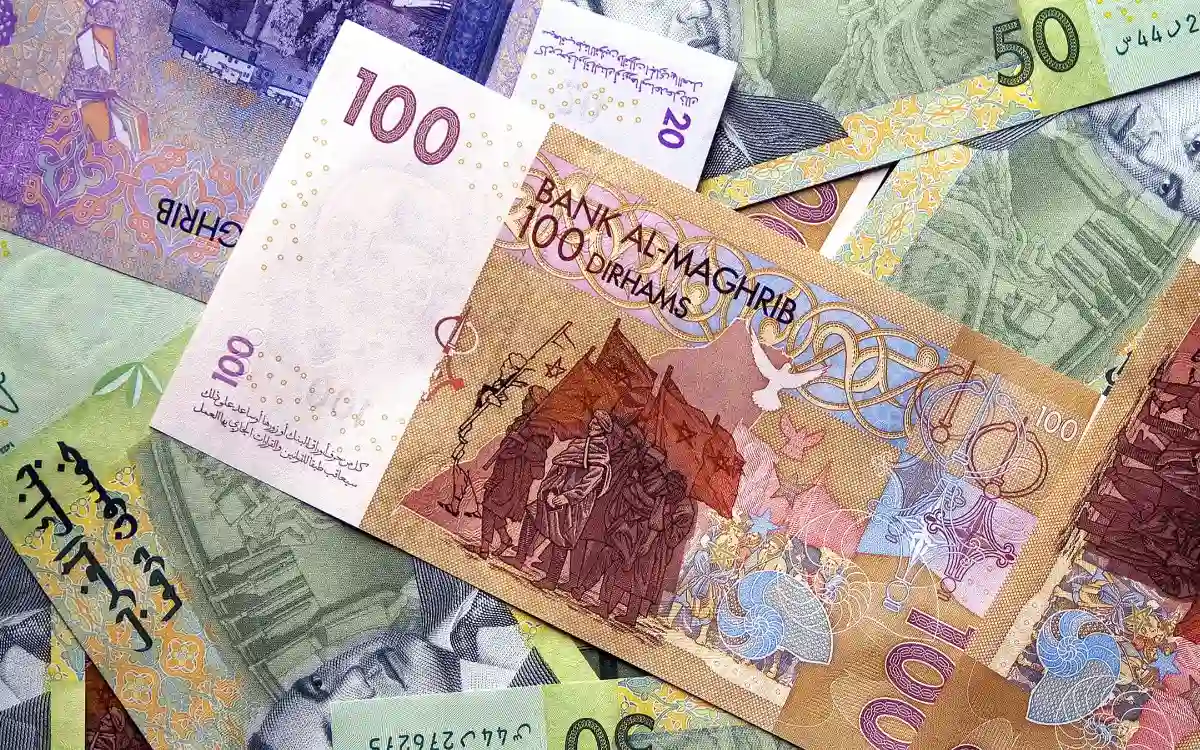 Dirham in tweestrijd: winst tegen dollar, verlies tegen euro