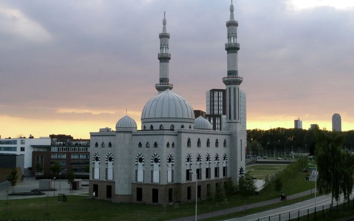 Begin Ramadan 2026 in Nederland: "twee data, kies zelf..."