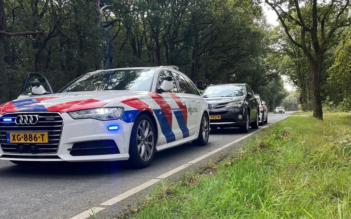 Heldhaftige Rotterdamse Tarik overmeestert gezochte dief in zijn zaak