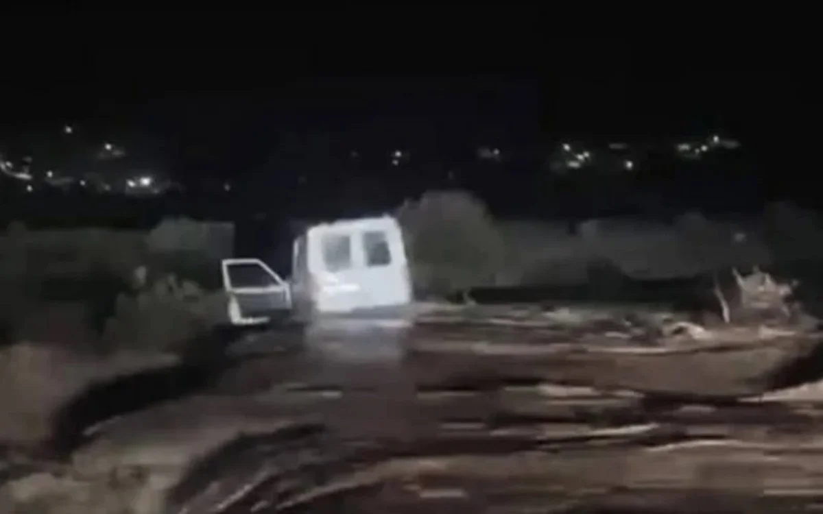 Auto door vloedgolf meegesleurd in Tetouan, kinderen en man dood