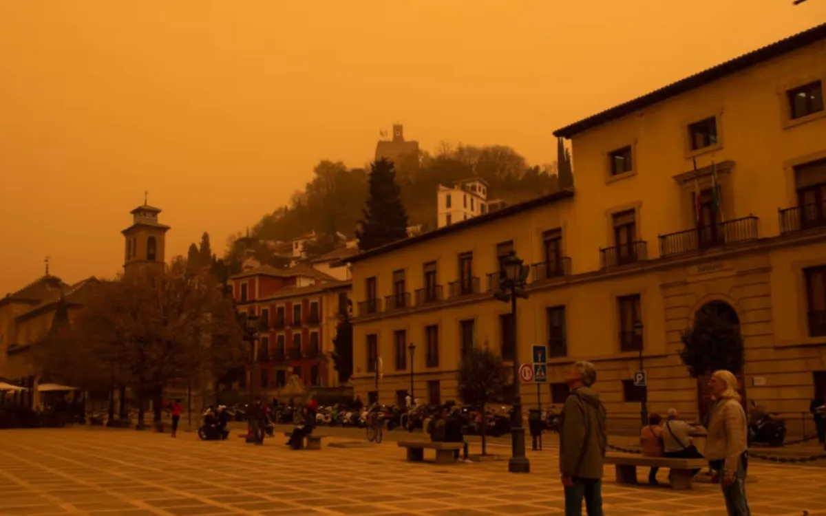 Sahara-zand uit Marokko trekt over Europa en zorgt voor bloedregen