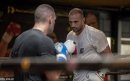 Badr Hari bereidt zich op gevecht tegen Benjamin Adegbuyi (video)