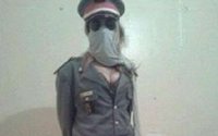 Ophef om sexy Marokkaanse met politie-uniform 