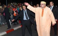 Koning Mohammed VI zonder protocol in Laayoune (video)
