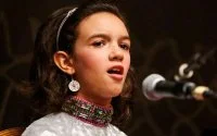 Marokkaans meisje weet jury The Voice te overtuigen (video)
