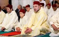 Gebed met Koning Mohammed VI onderbroken om zieke man (video)