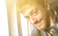 Saad Lamjarred schenkt armband aan journaliste (video)