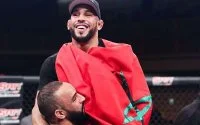 Bokskampioen Abu Azaitar wint gevecht in kansas (video)