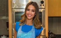 Jessica Alba leert ons Marokkaanse tajine maken (video)