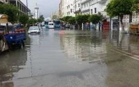 Tanger onder water na een dag regen (video)