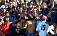 Tientallen gewonden na voetbalrellen in Al Hoceima (video)