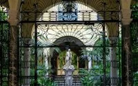 Saoedische sjeik tovert Spaanse paleis om in halal hotel
