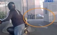 Auto ramt Spaanse grenspost in Melilla (video)