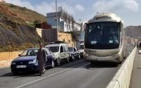 Jongen overleden die zich onder bus verstopte bij grens Sebta