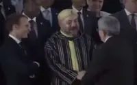 Koning Mohammed VI en Algerijnse Premier Ahmed Ouyahia schudden elkaar hand (video)