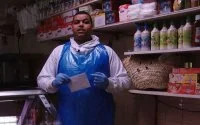 Slager Aziz uit Amsterdam vindt teveelpinner en betaalt 90 euro terug