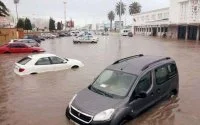 Tanger onder water na zware buien (video)