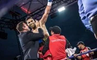 Mohammed Rabii slaat Guiseppe Lauri in derde ronde knockout (video)