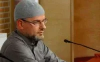 Bekeerde ex PVV-er Arnoud van Doorn ontroerd door Azan in Al Hoceima (video)