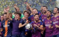 Barcelona wint Supercopa in Tanger (video)