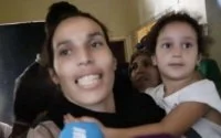 Kleine Khadija terug bij haar moeder in Casablanca (video)