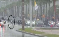 Marokko: tiener opgepakt voor verstoren stoet Koning tijdens bezoek paus (video)
