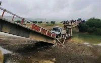 Marokko: man zwaargewond bij instorting brug in Taounate (foto's)